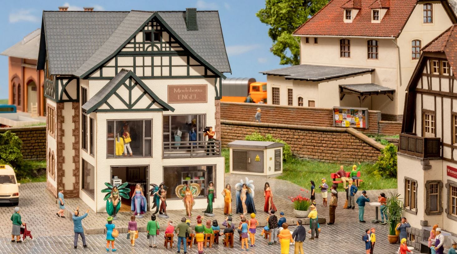 Noch 66501 Modegeschäft mit micro-motion Modeschau 1:87 Spur H0