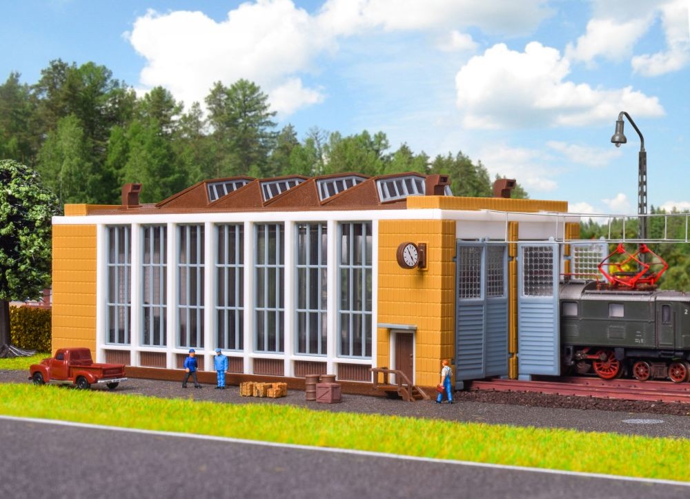 Vollmer 47605 N E-Lokschuppen mit Türschließvorrichtung,zweiständig