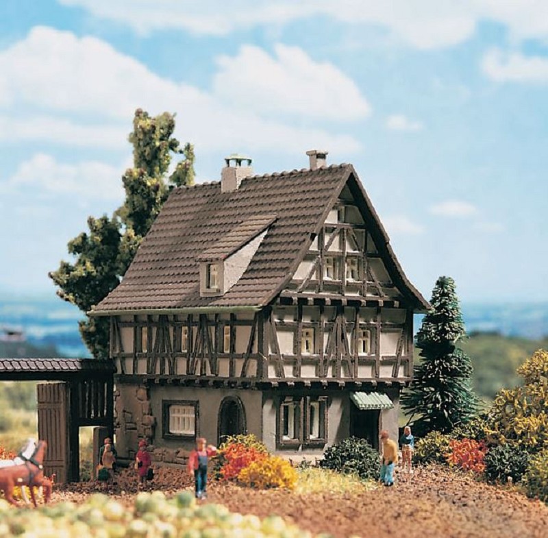 Vollmer 49530 Z Fachwerkhaus mit Hoftor