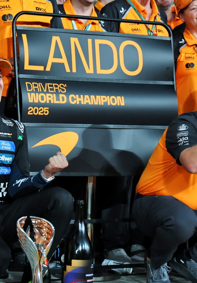 Minichamps 537259504 LANDO NORRIS WORLD CHAMPION 2025 1:12