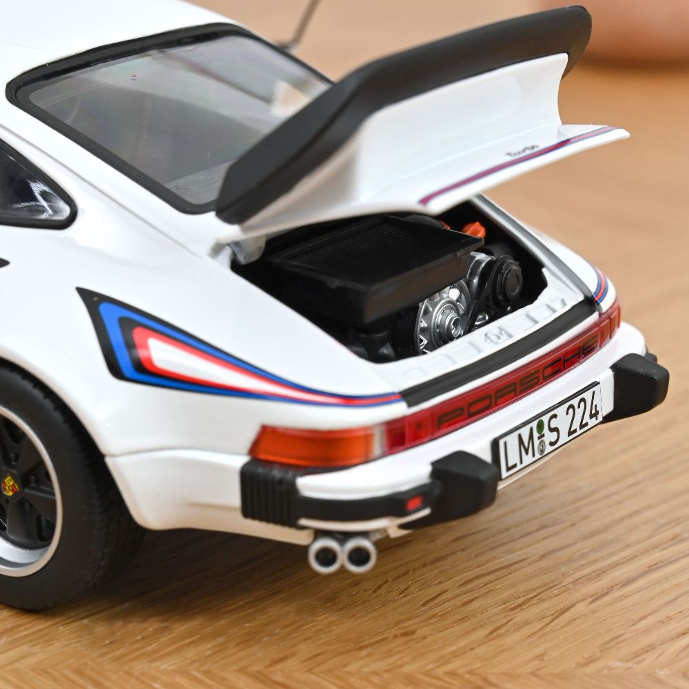 Norev 187668 Porsche 911 Turbo 3.3 1980 Weiß 1:18 Standmodell