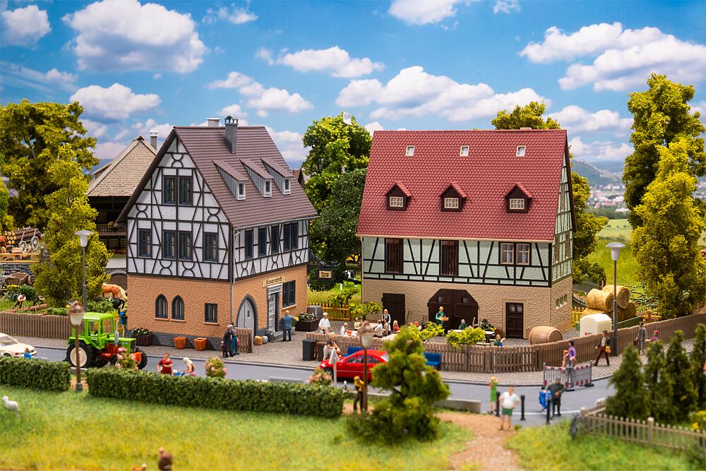 Faller 130147 Fachwerkhaus mit Wirtschaftsgebäude Spur H0