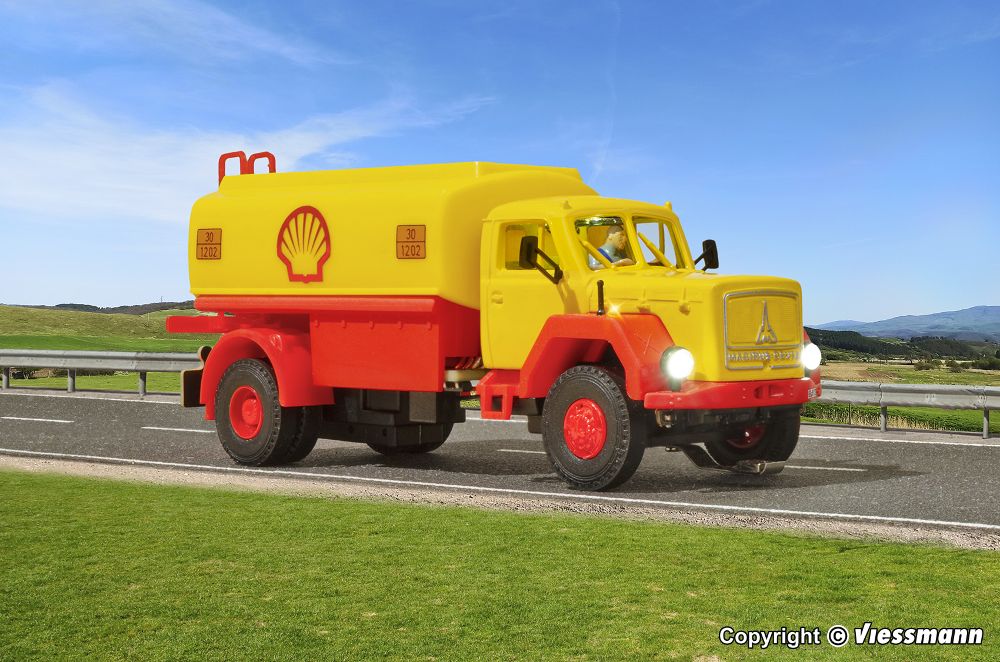 Viessmann 8131 MAGIRUS DEUTZ 2-achs Tankfahrzeug Shell Spur H0
