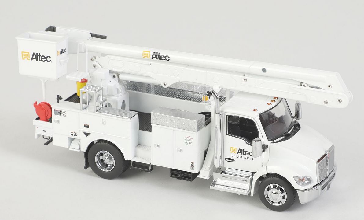 Diecast Masters 71100 Kenworth T380 with Altec Aerila lift 1:32 Standmodell