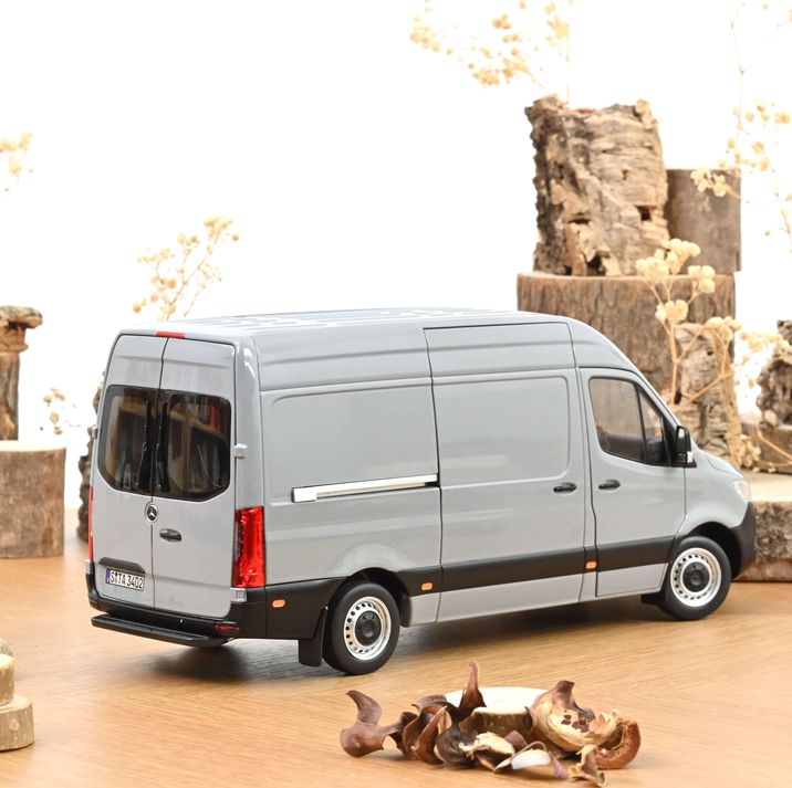 Norev 183042 Mercedes-Benz Sprinter 2018 Grau 1:18 Standmodell