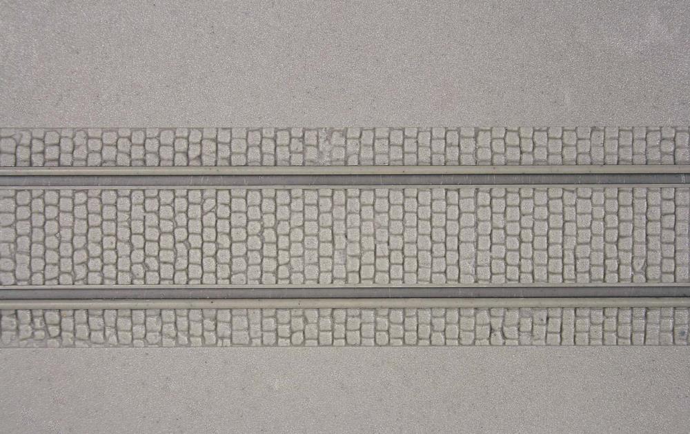 Kibri 34125 H0 Straßenplatte mit Gleiskörper,ca. L 20 x B 12 cm