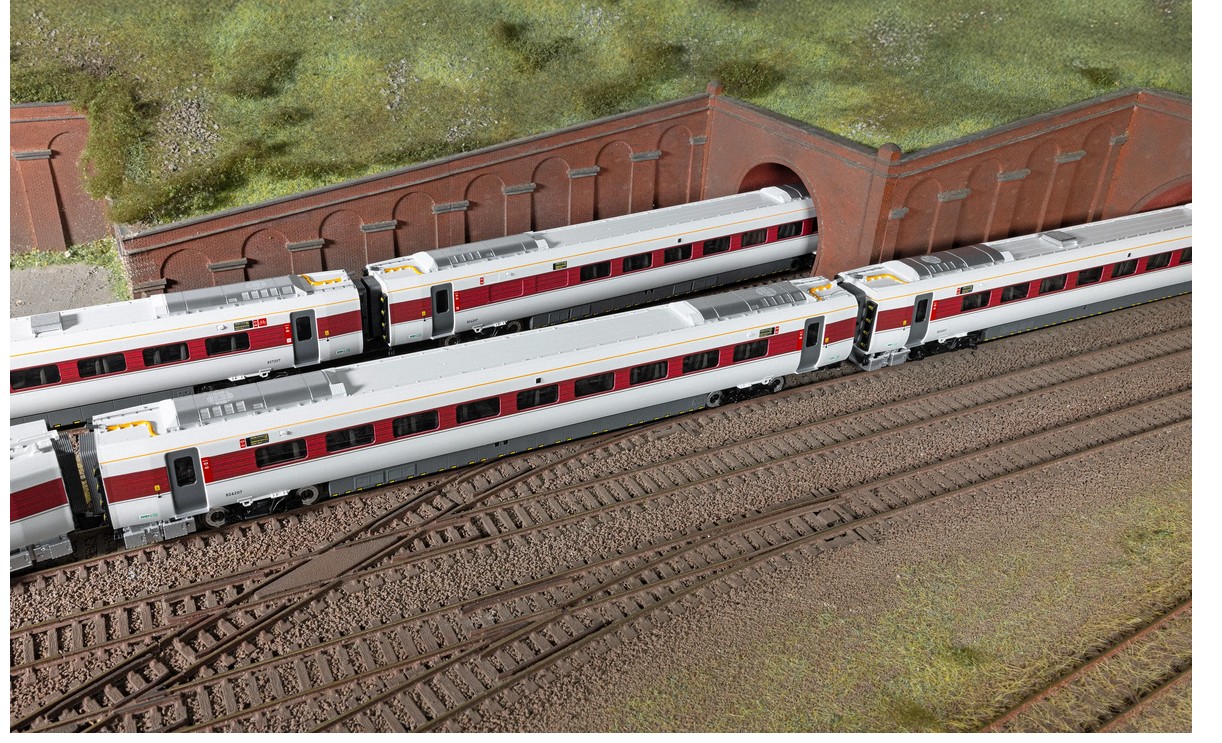 Hornby R40493 LNER Azuma Class 801/2 Coach Pack 1:76 Spur 00