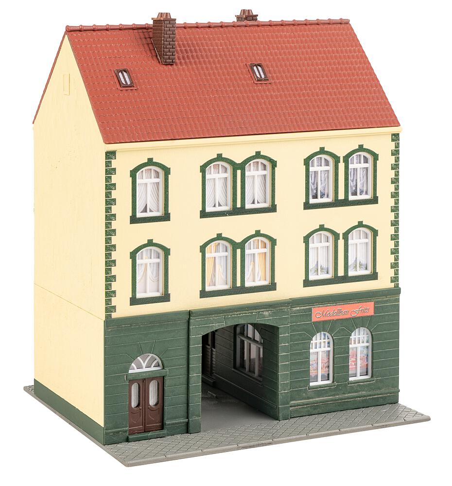 Faller 130628 Stadthaus mit Modellbaugeschäft - 1:87 Spur H0 - Bausatz
