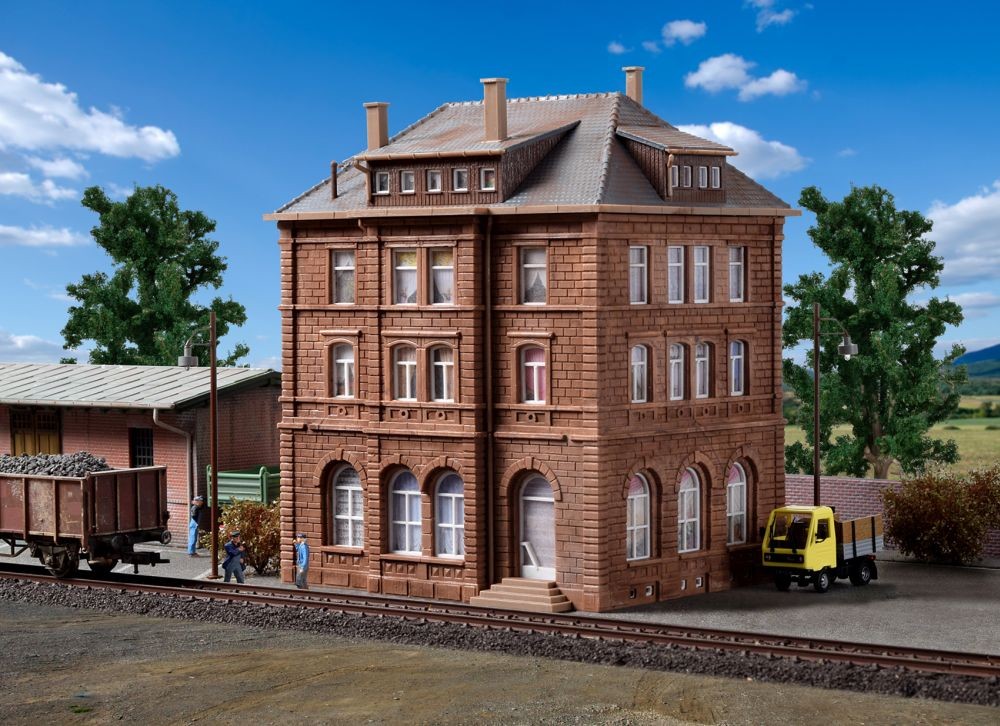 Kibri 38199 H0 Bahnbetriebsgebäude inkl. Hausbeleuchtungs-Startset