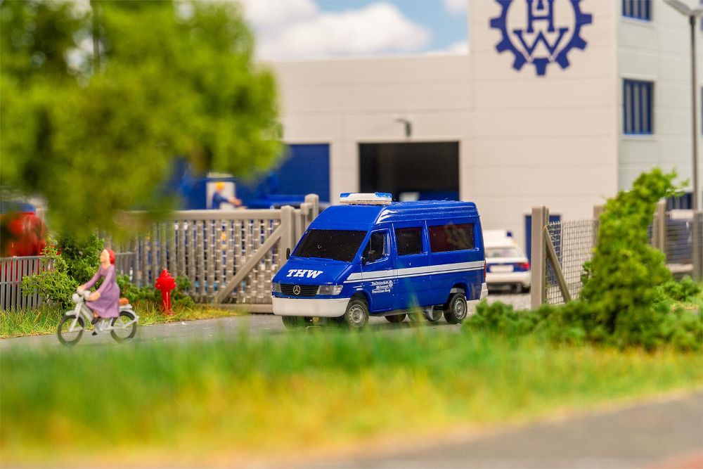 Faller 161427 MB Sprinter THW mit Blaulicht (HERPA) 1:87 Spur H0