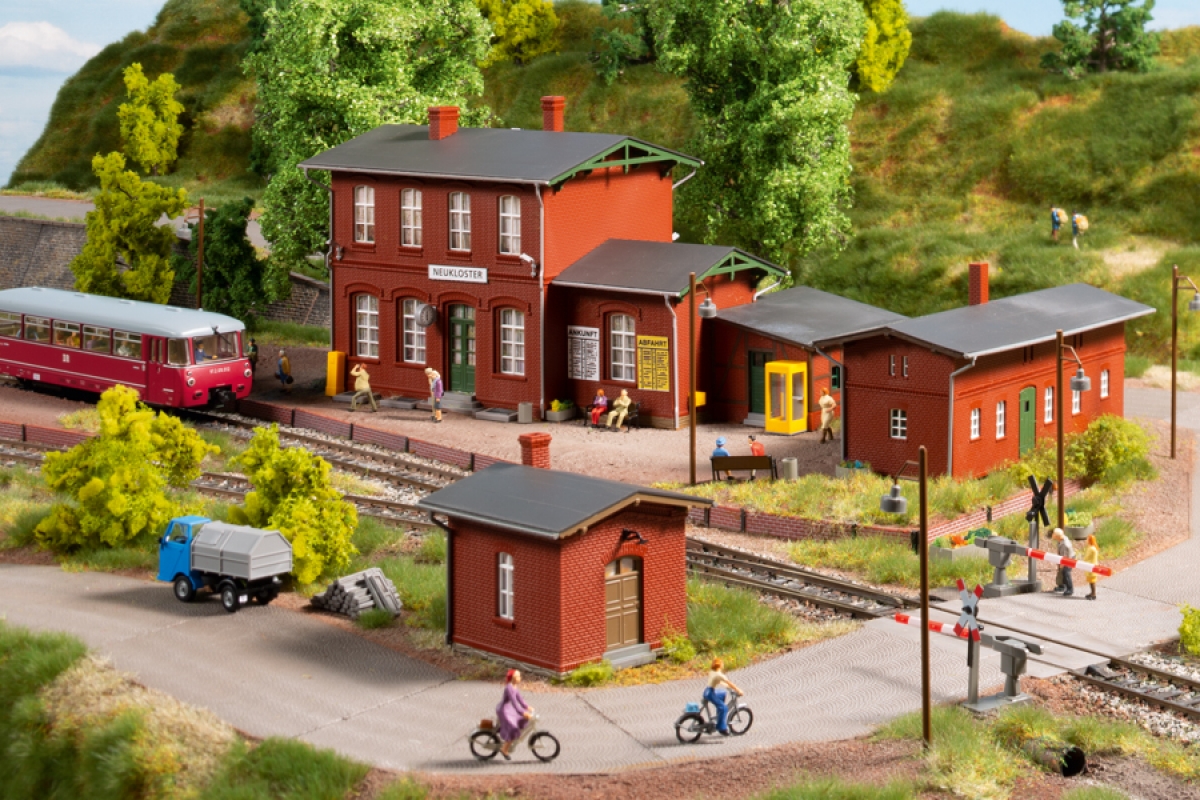 Auhagen 15106 Set Bahnhof Neukloster - Spur H0 - Bausatz - Neu - OVP