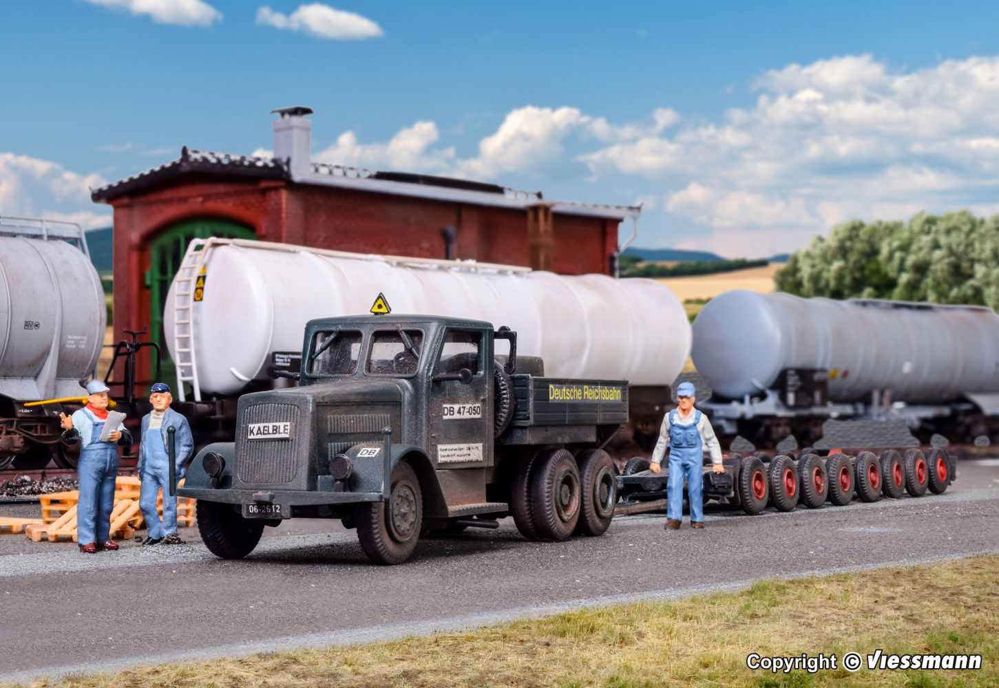 Kibri 13570 KAELBLE Zugmaschine mit Straßenroller 1:87 Spur H0