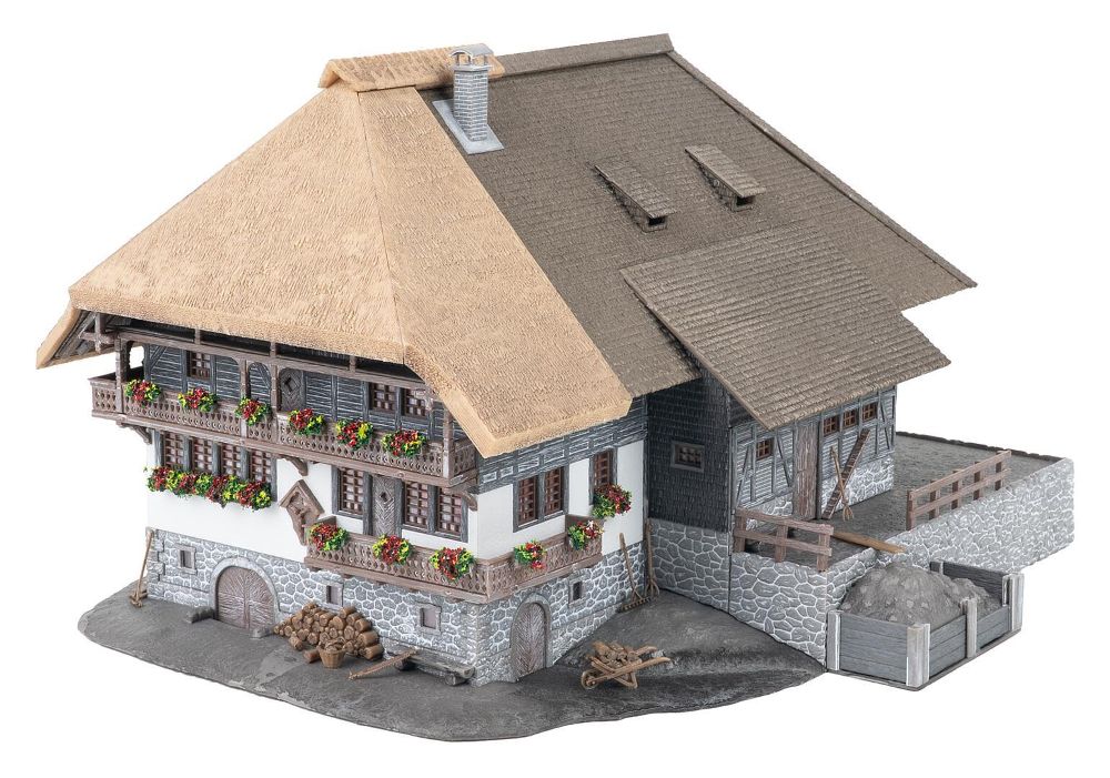 Faller 130013 Jubiläumsmodell Schwarzwaldhof mit 2 Figuren Spur H0