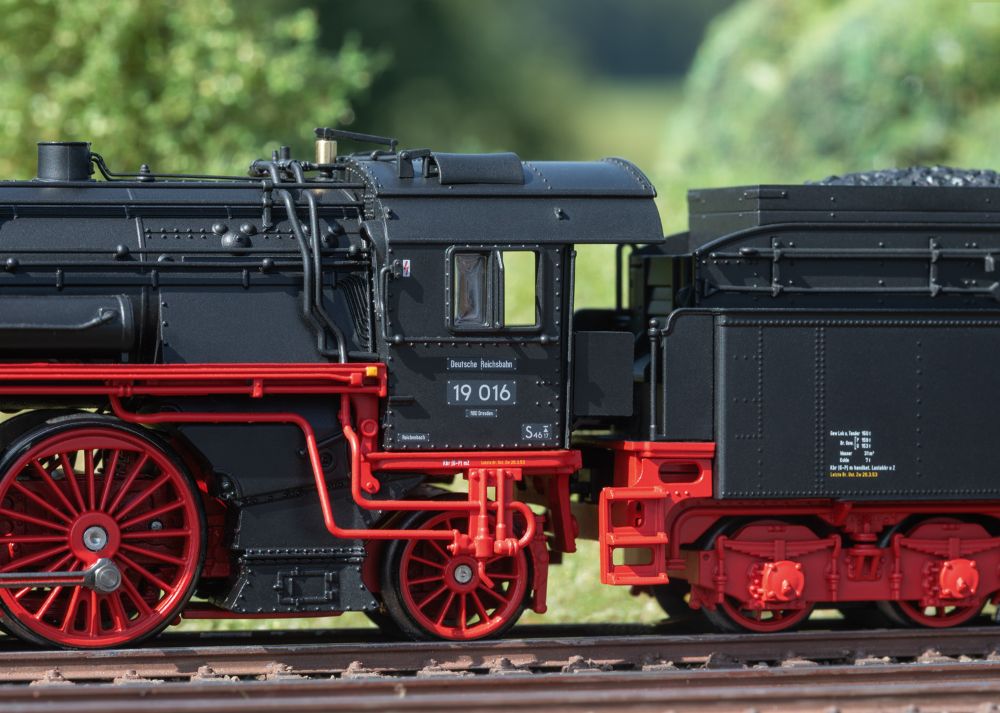 Märklin 38190 Dampflok BR 19.0 "Sachsenstolz" (DR/DDR) Spur H0