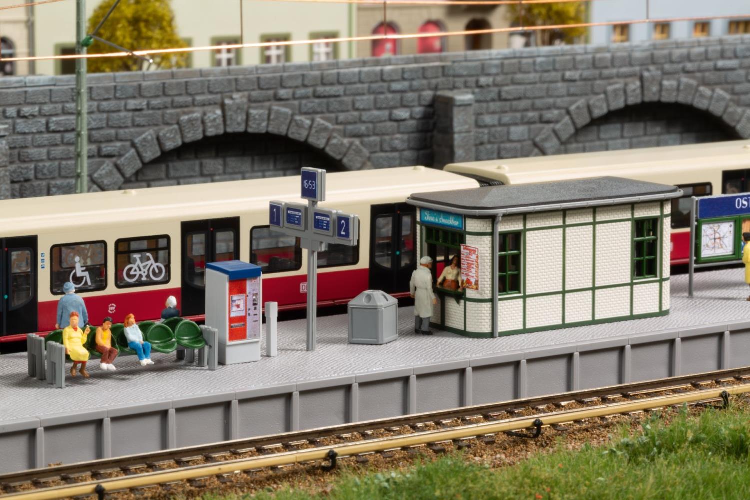Auhagen 13356 S-Bahn Bahnsteigausstattung 1:120 Spur TT Bausatz