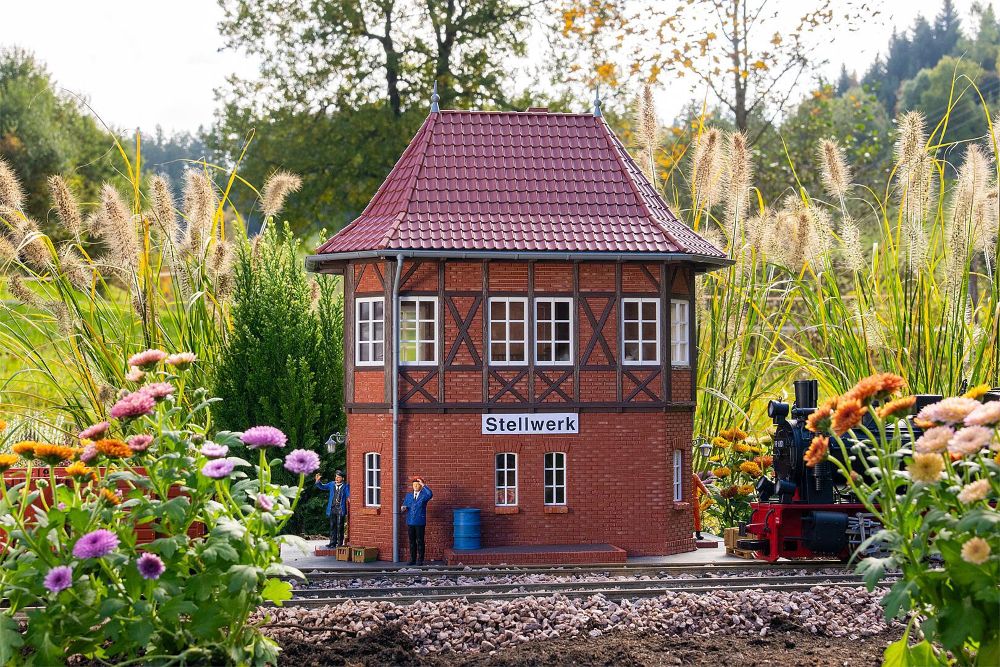 Pola 330883 Stellwerk mit Fachwerk 1:22,5 Spur G Bausatz NEU OVP