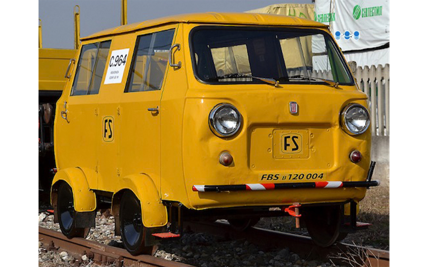 Rivarossi HR9007S FS, Draisine Fiat 500 ohne Kühlergrill, gelb, mit abgerundet