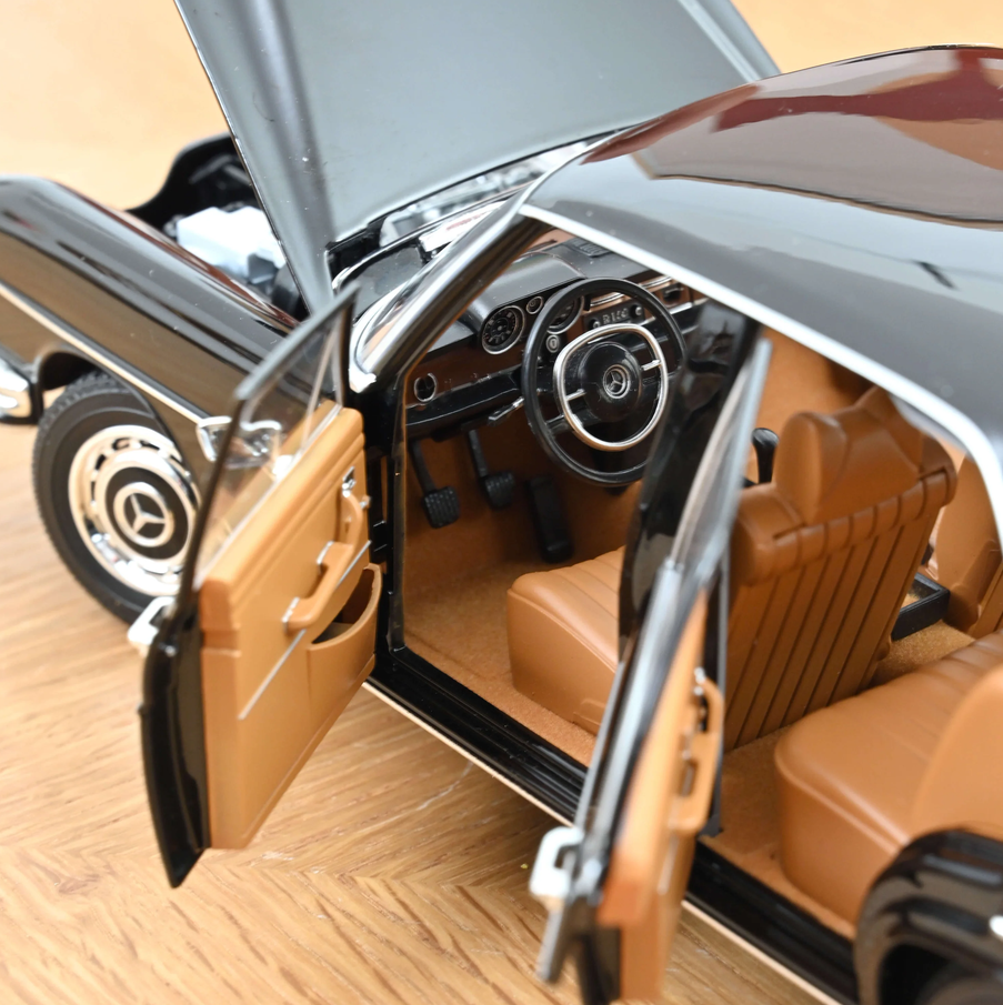 Norev 183360 Mercedes-Benz 280 SE 1968 Schwarz 1:18 Standmodell