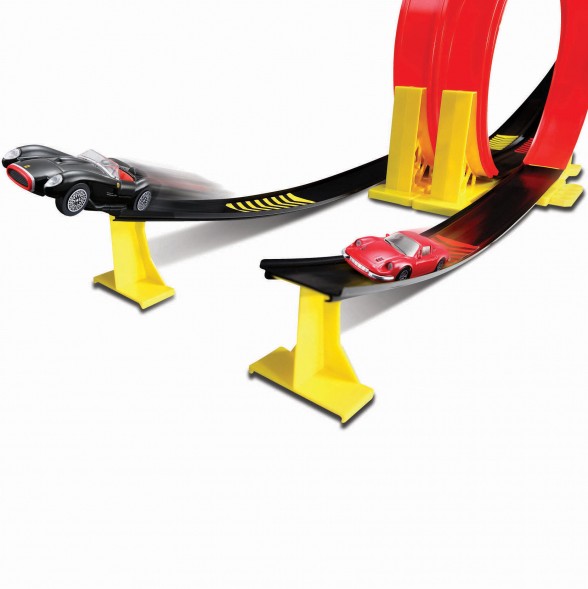 Bburago 18-31216 Ferrari R&P 1:43 "DualLoop" inkl. 2 Fahrzeugen Tragebox