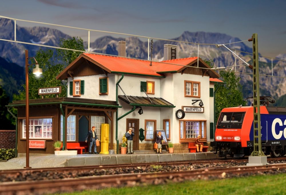 Kibri 39496 H0 Bahnhof Maienfeld inkl. Hausbeleuchtungs-Startset