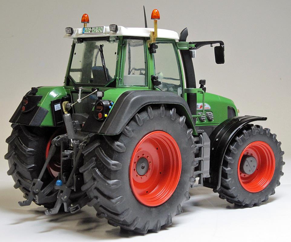 Weise Toys 1067 FENDT FAVORIT 924 Vario (2. Gen.) (1999 - 2002) - 1:32