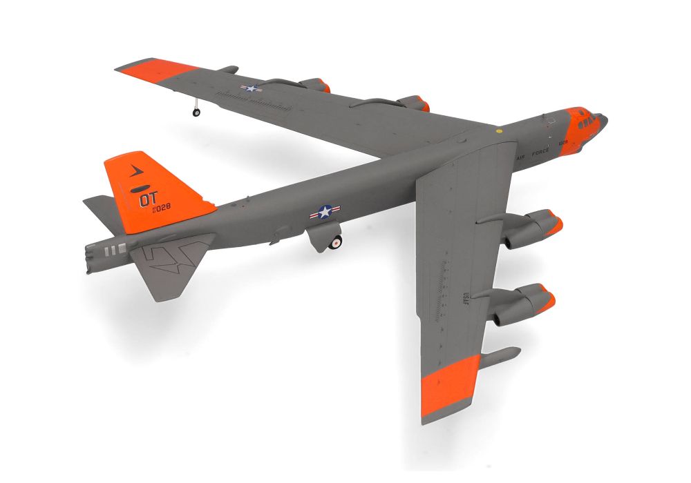 Herpa 573726 U.S. Air Force Boeing B-52H Stratofortress 1:200 NEU