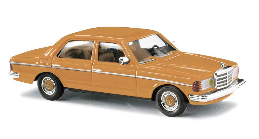Busch 46871 MB W123 Limo, Frankreich/gelbe Scheinwerfer