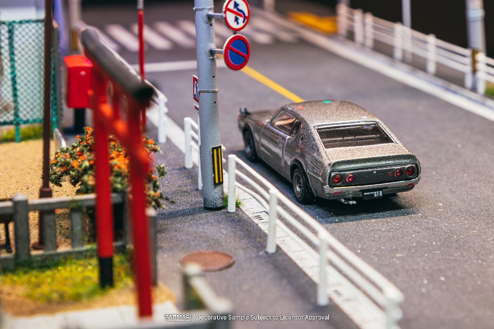 Tarmac Works T64G-087-SL 1:64 NISSAN SKYLINE 2000GT-R (KPGC110) SILVER 1969