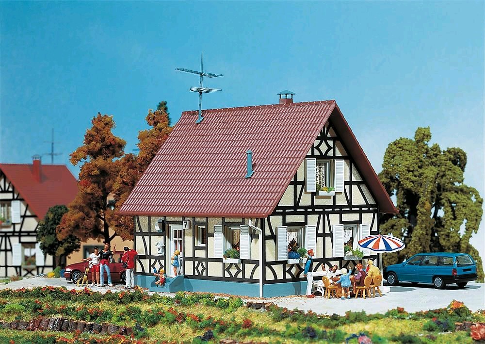 Faller 130221 Einfamilienhaus mit Fachwerk 1:87 Spur H0 Bausatz Neu OVP