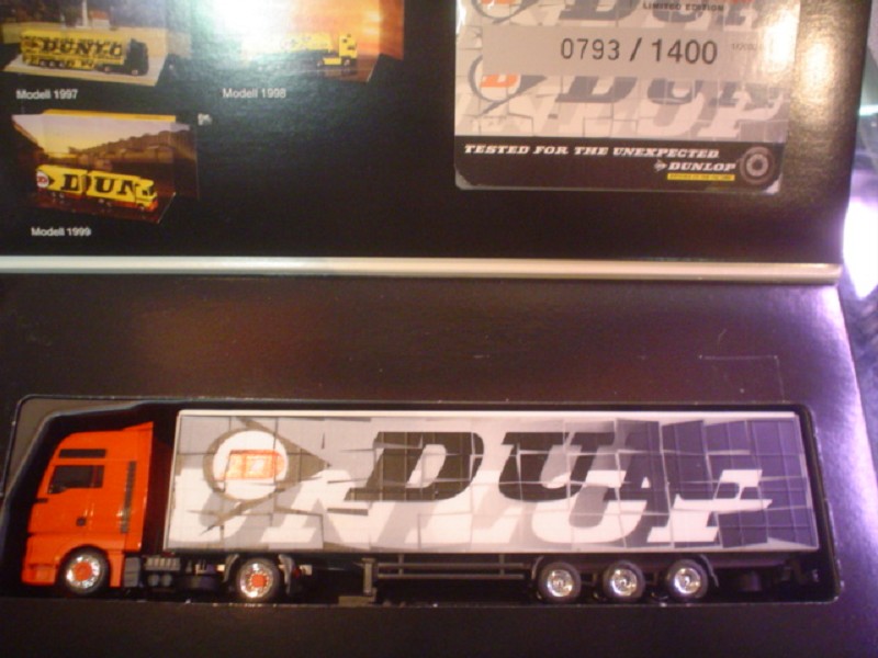 MAN in rot Dunlop-Edition 1:87