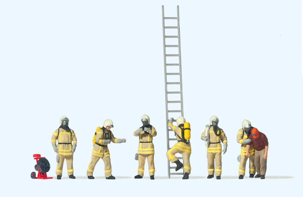 Preiser 10774 Feuerwehrleute in moderner Einsatzkleidung - Spur H0
