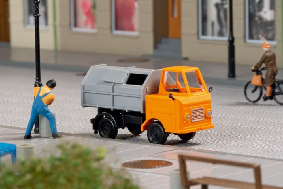 Auhagen 43671 Multicar M22 mit Abfallsammelbehälter
