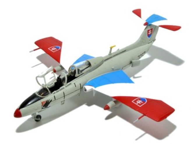 Herpa 82MLCZ7216 Slovak Air Force Aero L-29 Delfin - 1:72 - Standmodell
