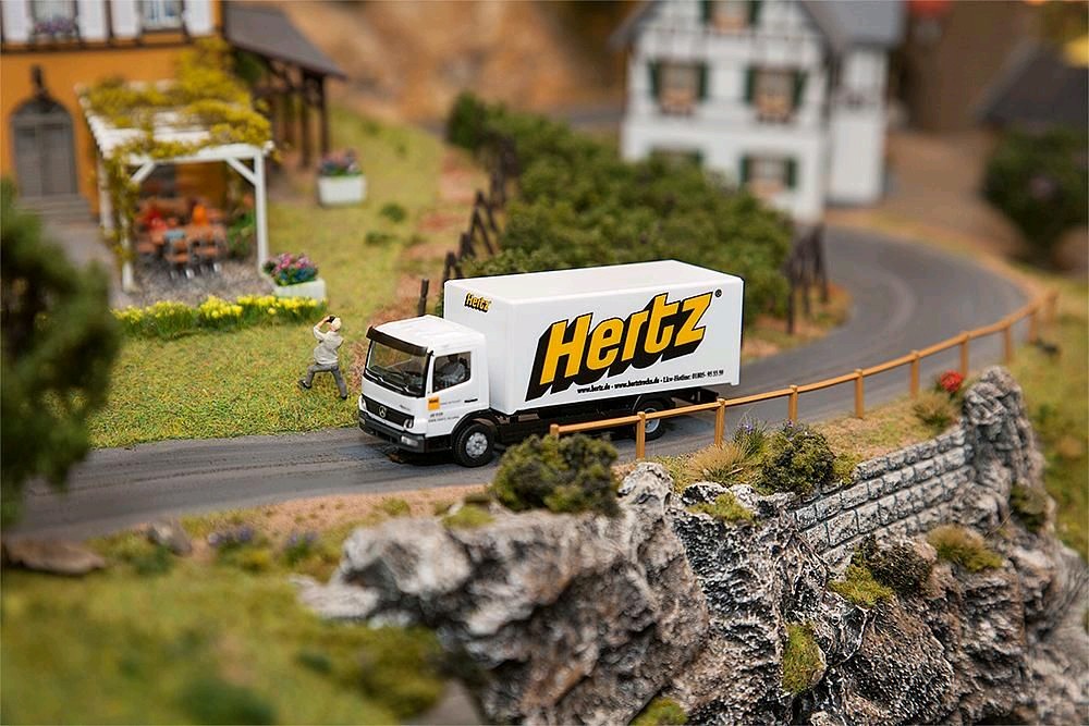 Faller 161560 Car System Mercedes Benz Atego Koffer Hertz 1:87 H0
