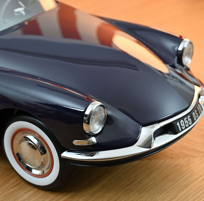 Norev 121579 Citroën DS 19 1955 Violet und Beige 1:12 Standmodell