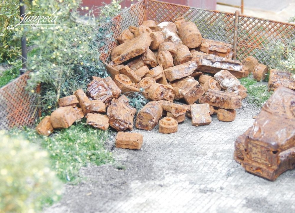 Juweela 28176 Fahrzeugschrott rostig Echtrost, 25g (Miniatur)