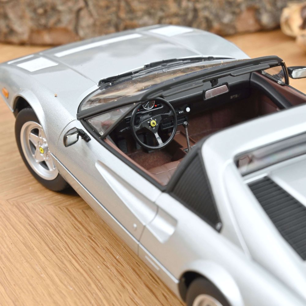 Norev 187934 Ferrari 308 GTS 1982 Silber 1:18 Standmodell NEU OVP