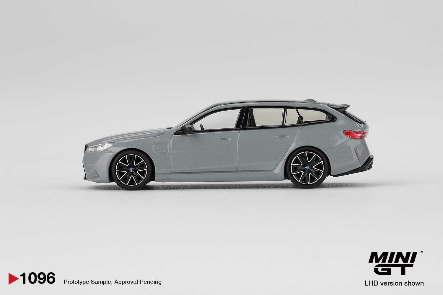 Mini GT 1096 BMW M5 (G99) Touring Brooklyn Grey Metallic 2025 1:64