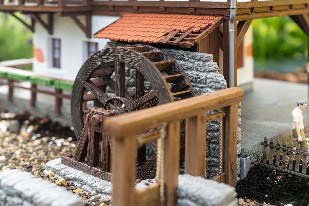 Pola 331115 Wassermühle mit Fachwerk 1:22,5 Spur G Bausatz Neu