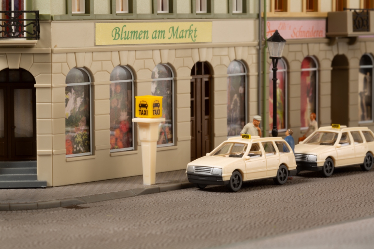 Auhagen 43676 PKW Taxi mit Rufsäulen 1:120 Spur TT Neu OVP