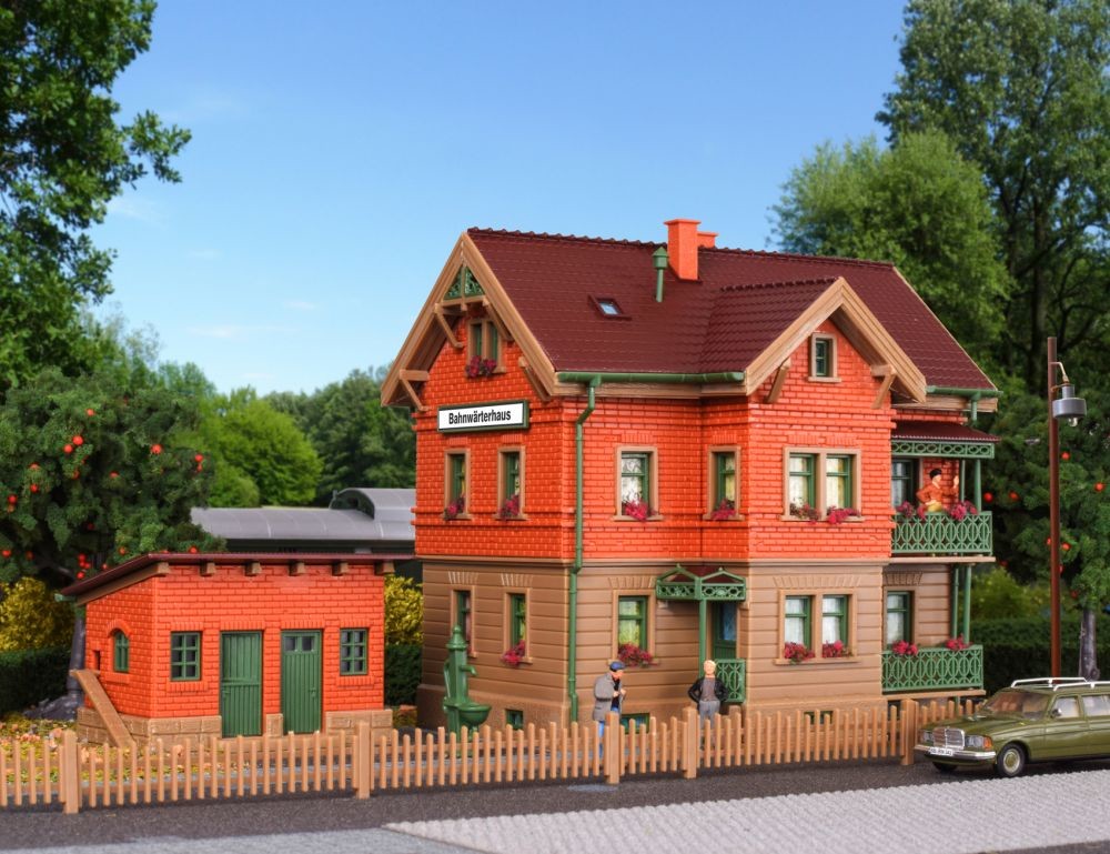 Vollmer 43529 H0 Bahnwärterhaus Esslingen mit Hühnerstallund Gartenzaun