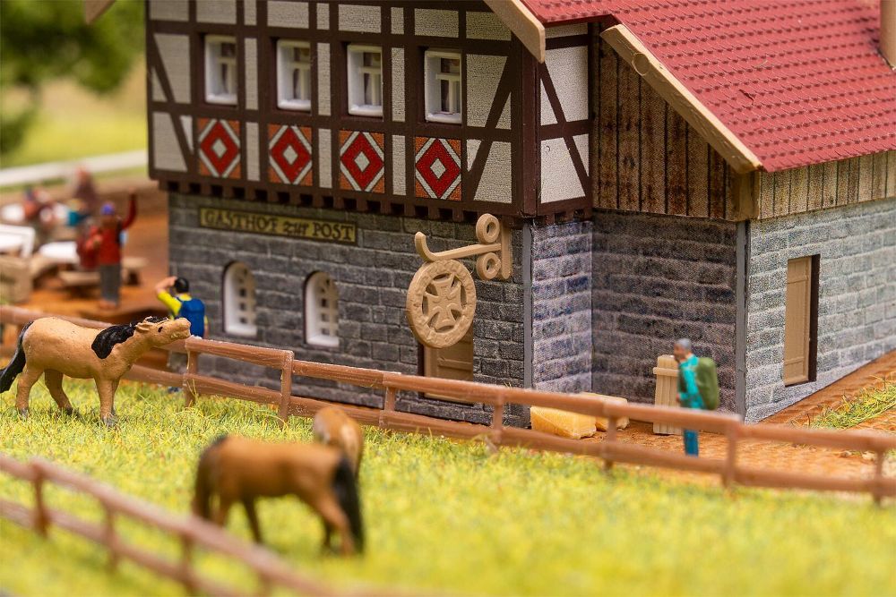 Faller 232138 Gasthaus Zur Post mit Biergarten 1:160 Spur N Bausatz