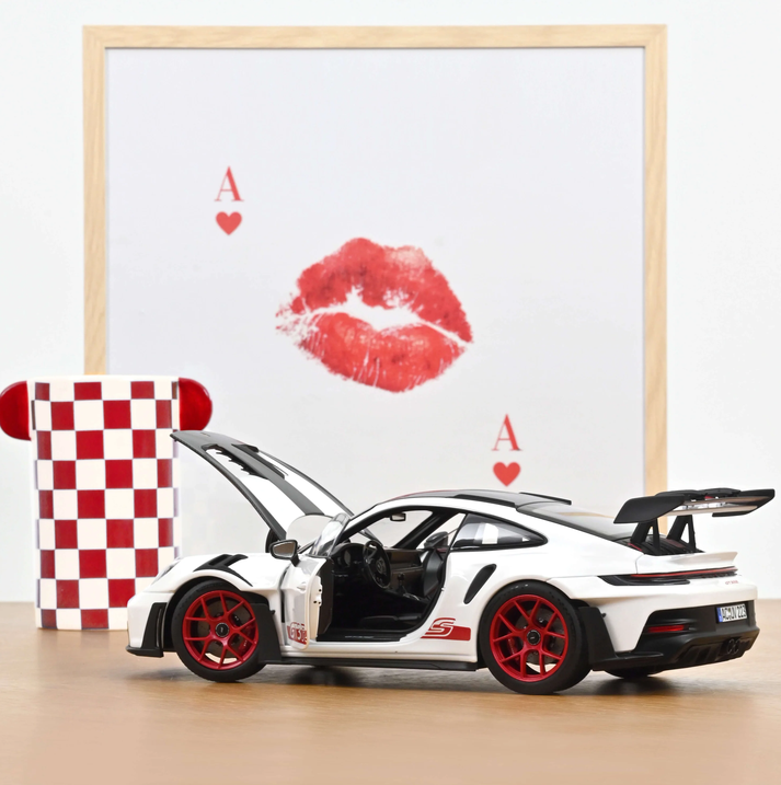 Norev 187373 Porsche 911 GT3 RS mit Weissach-Paket 2022 1:18 NEU