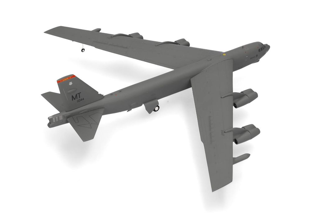 Herpa 573467 U.S. Air Force Boeing B-52H Stratofortress 1:200 NEU