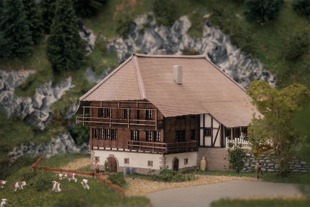 Faller 282784 Jubiläumsmodell Schwarzwaldhof 1:220 Spur Z Bausatz