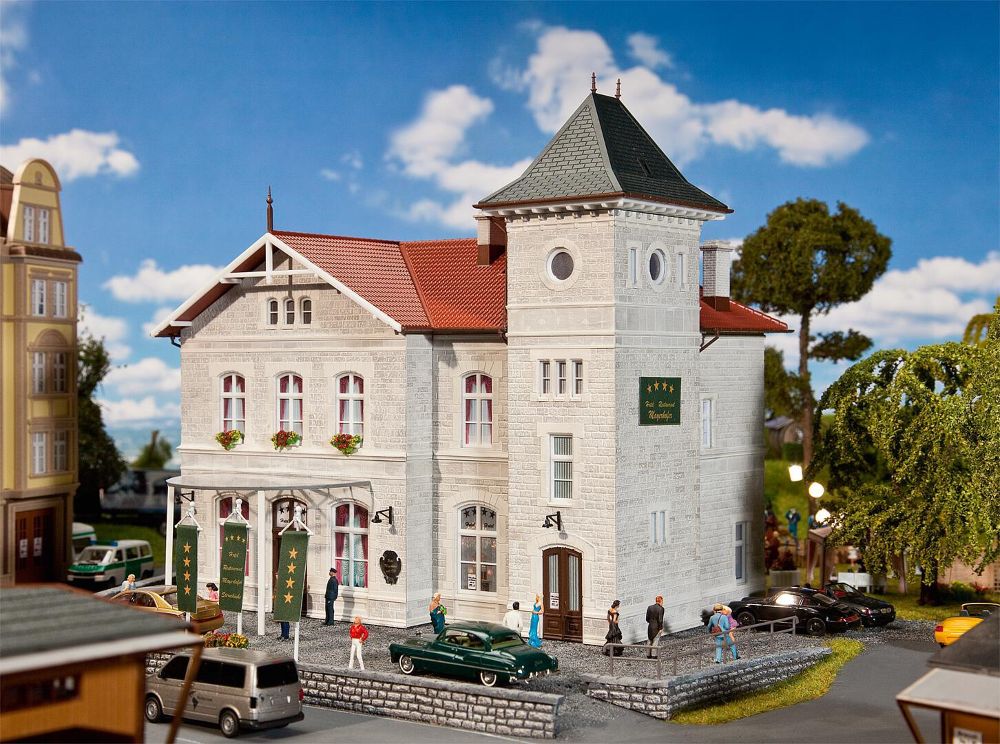 Faller 130458 Hotel mit Gourmetrestaurant Spur H0