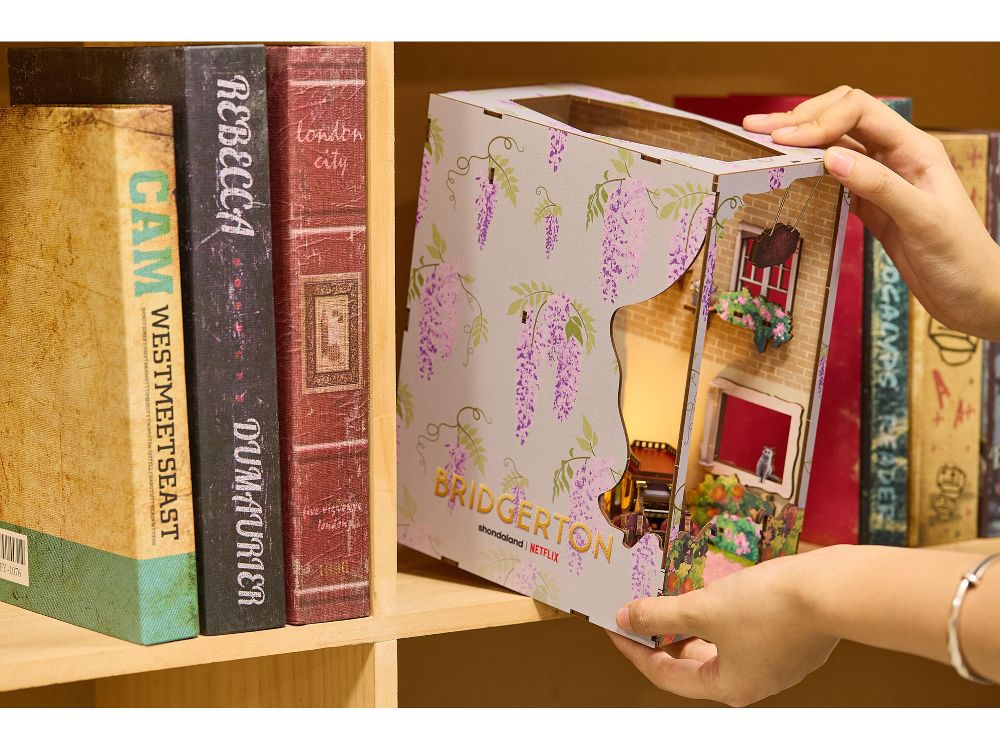Revell 00543 Tiny Adventures - Bridgerton "Into the Light" Book Nook