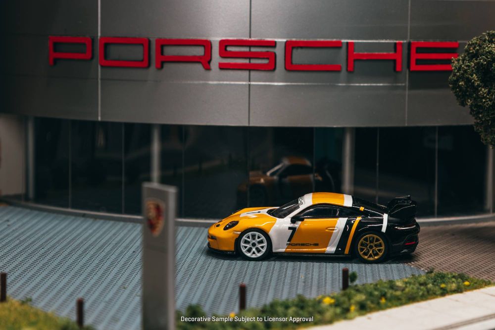 Tarmac Works T64MC-024-YB 1:64 PORSCHE 911 (992) BLACK & YELLOW GT3 2022