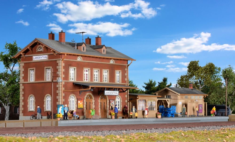 Kibri 39504 H0 Bahnhof Langenthal mit Nebengebäuden