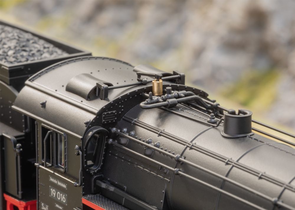 Märklin 38190 Dampflok BR 19.0 "Sachsenstolz" (DR/DDR) 1:87 Spur H0